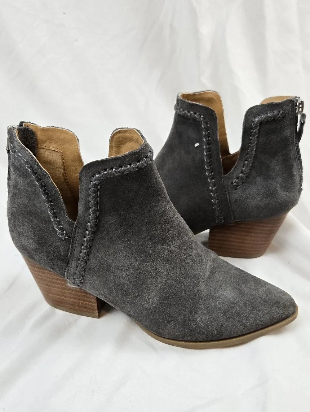 Dolce Vita Dylan Gray Suede Ankle Booties Women’s Size 8 Pointed Toe Block Heel